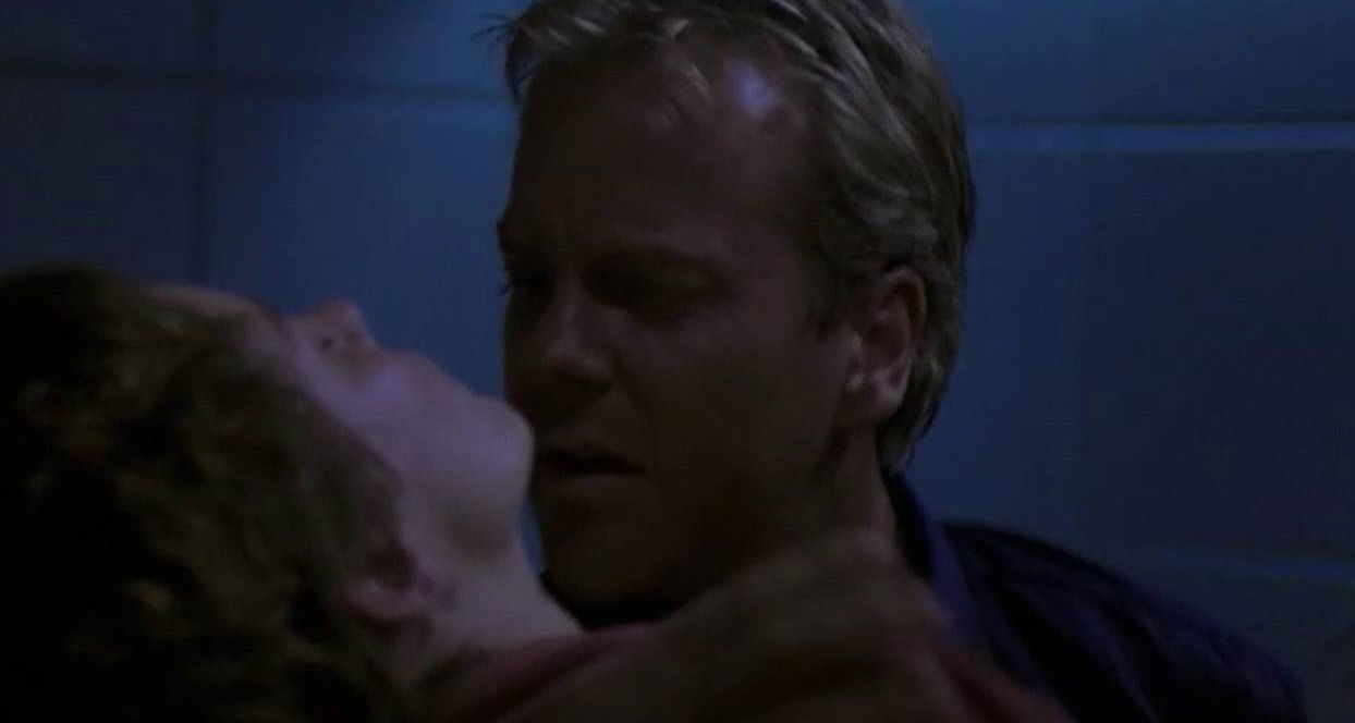 Clicca per vedere l'immagine originale La prima stagione di 24 si conclude con la morte di Teri Bauer
