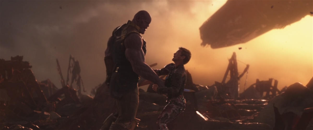 Thanos infilza Tony Stark
