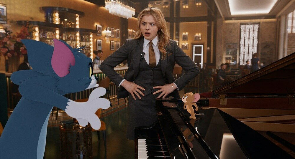 Tom & Jerry, dal 2021 nelle sale americane Tom, Jerry e Chloë Grace Moretz in una scena