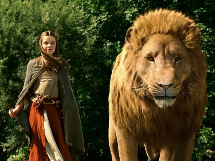 Clicca per vedere l'immagine originale Lucy Pevensie ed il leone Aslan