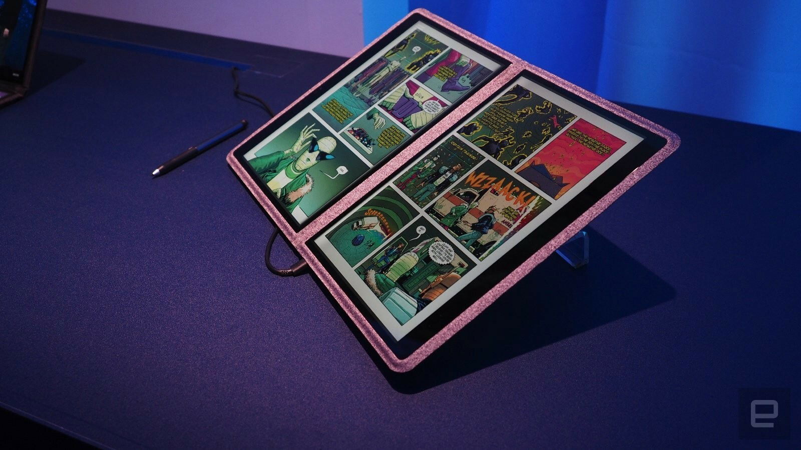 Clicca per vedere l'immagine originale Foto del prototipo del PC dual-screen di Intel