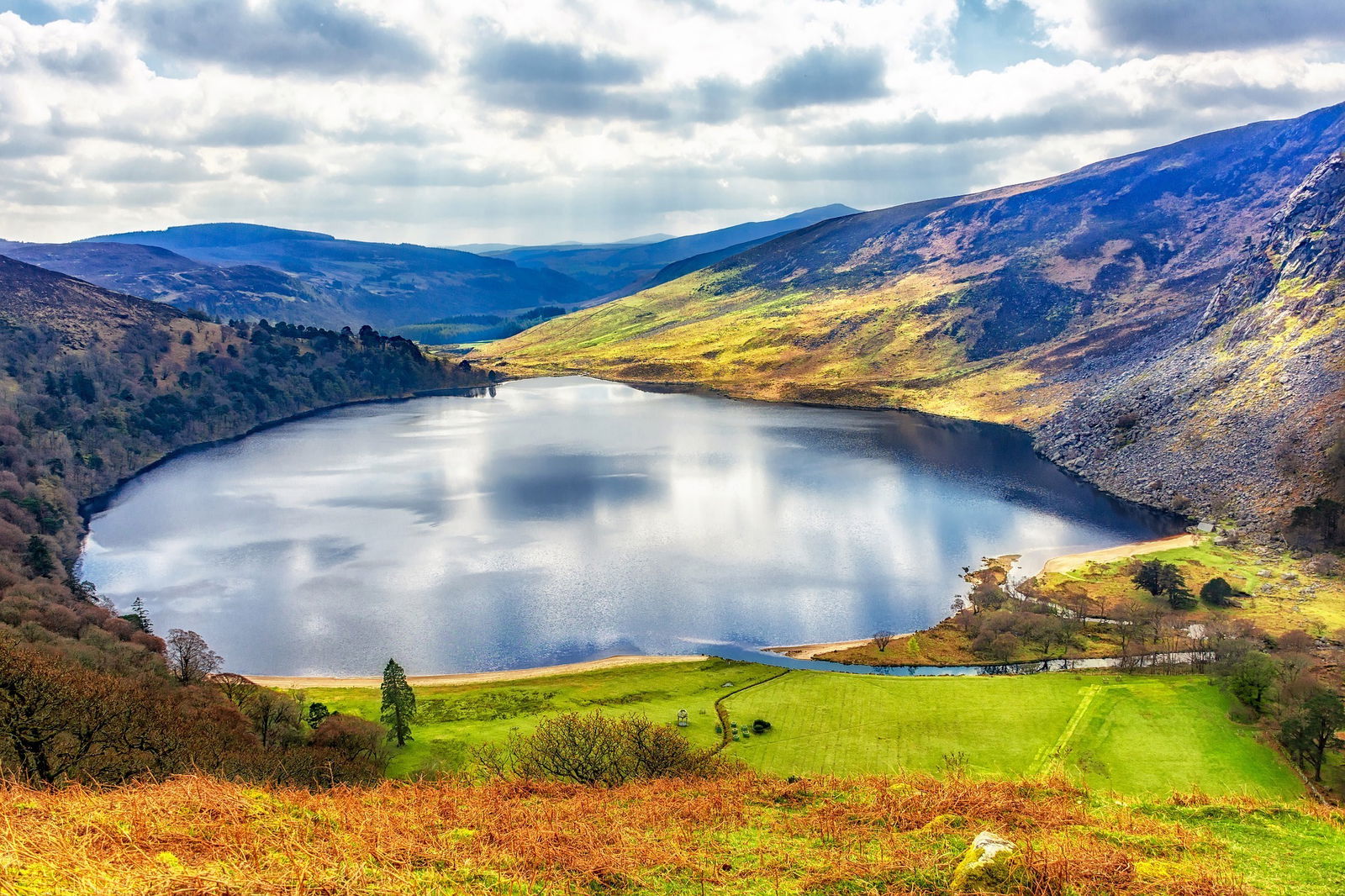 Clicca per vedere l'immagine originale Un'immagine di Lough Tay in Irlanda