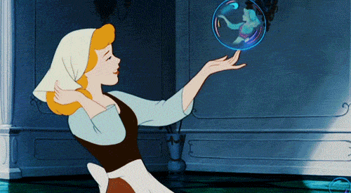 Clicca per vedere l'immagine originale Cenerentola si specchia nella bolla di sapone