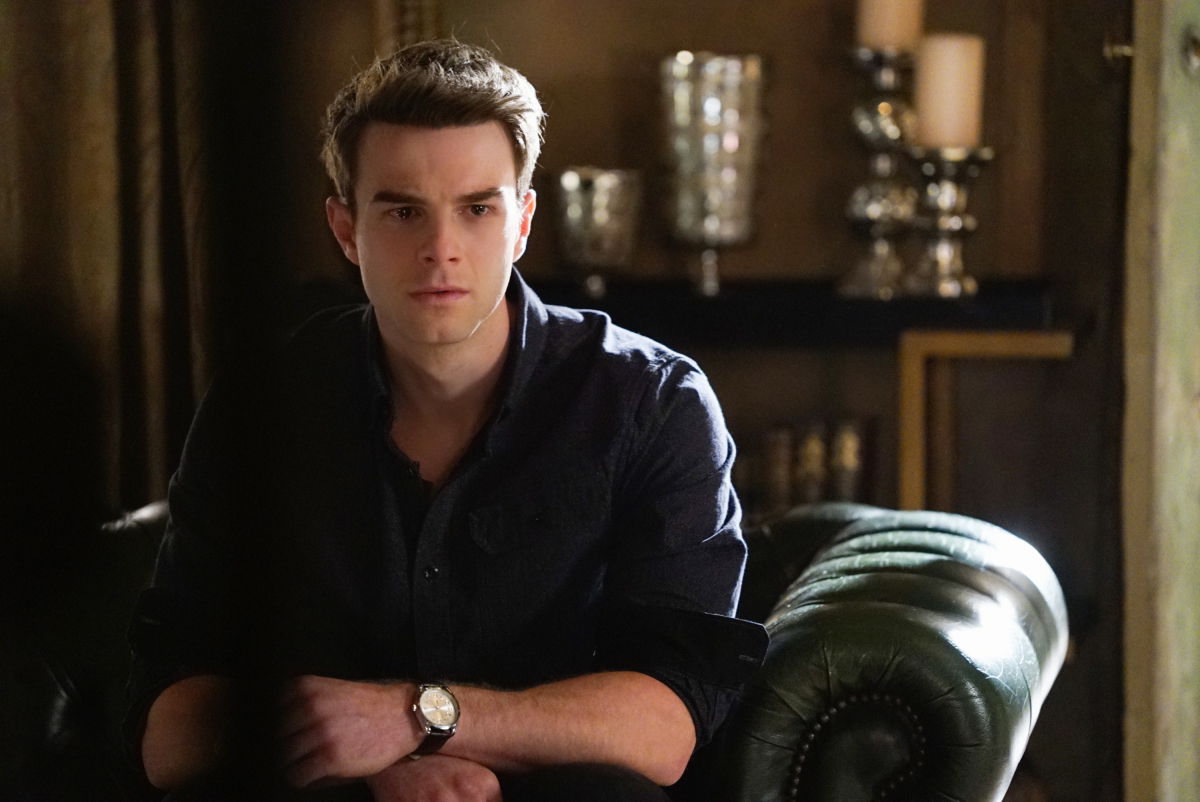 Clicca per vedere l'immagine originale Nathaniel Buzolic è Kol in The Vampire Diaries