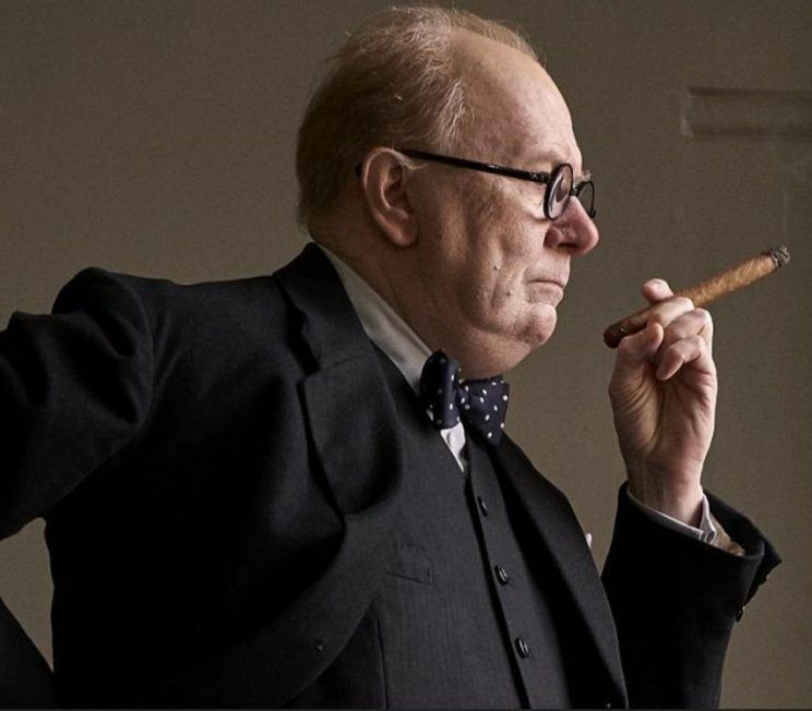 Gary Oldman nei panni di Winston Churchill