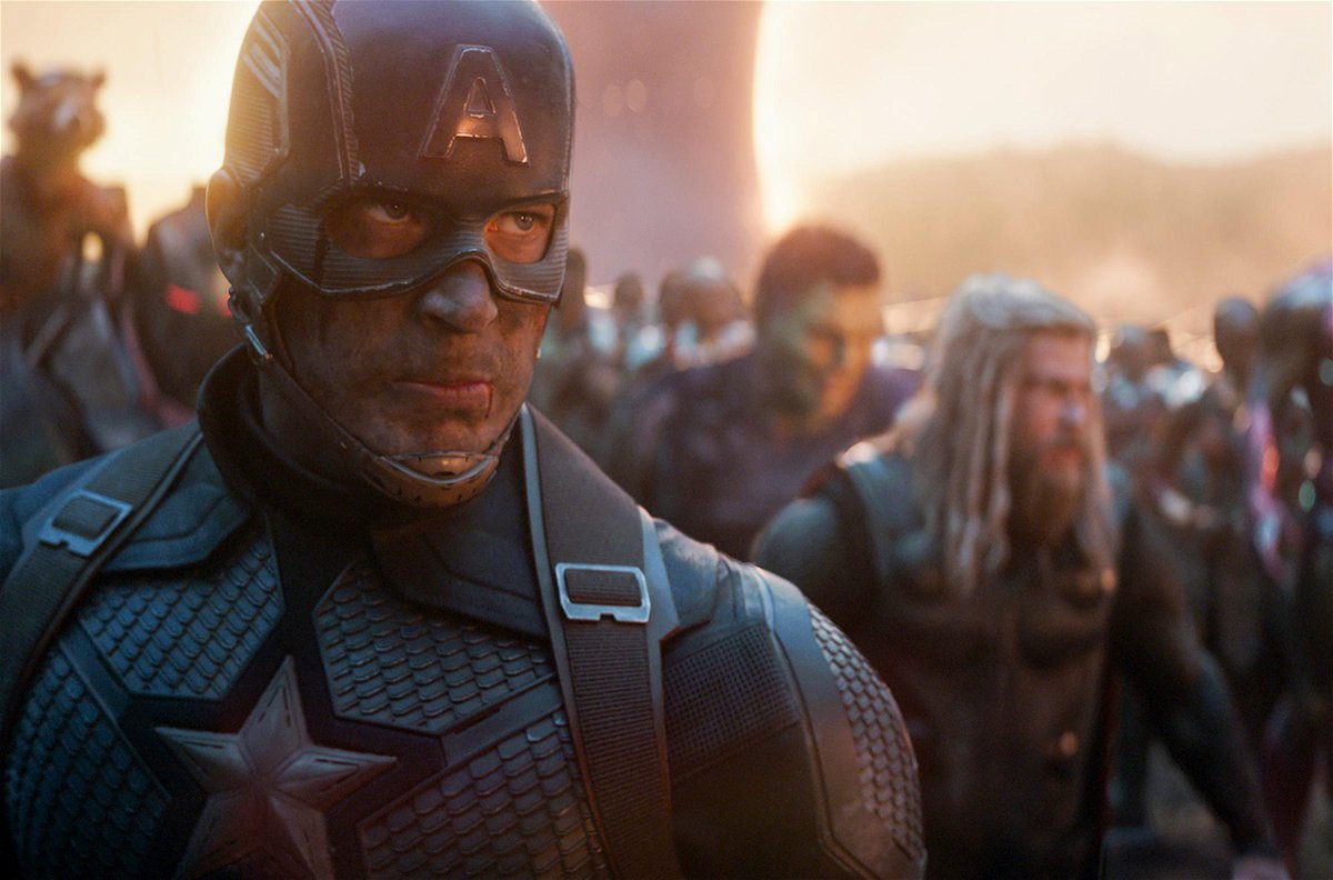 Captain America, insieme agli altri eroi Marvel, si prepara a scagliare un attacco