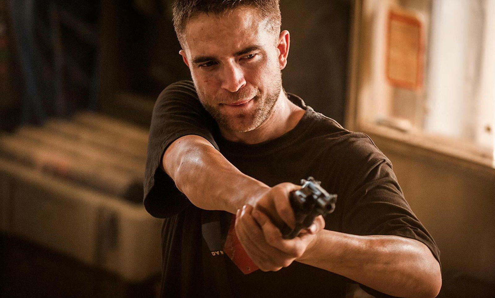 Robert Pattinson in The Rover Robert Pattinson in una scena del film The Rover