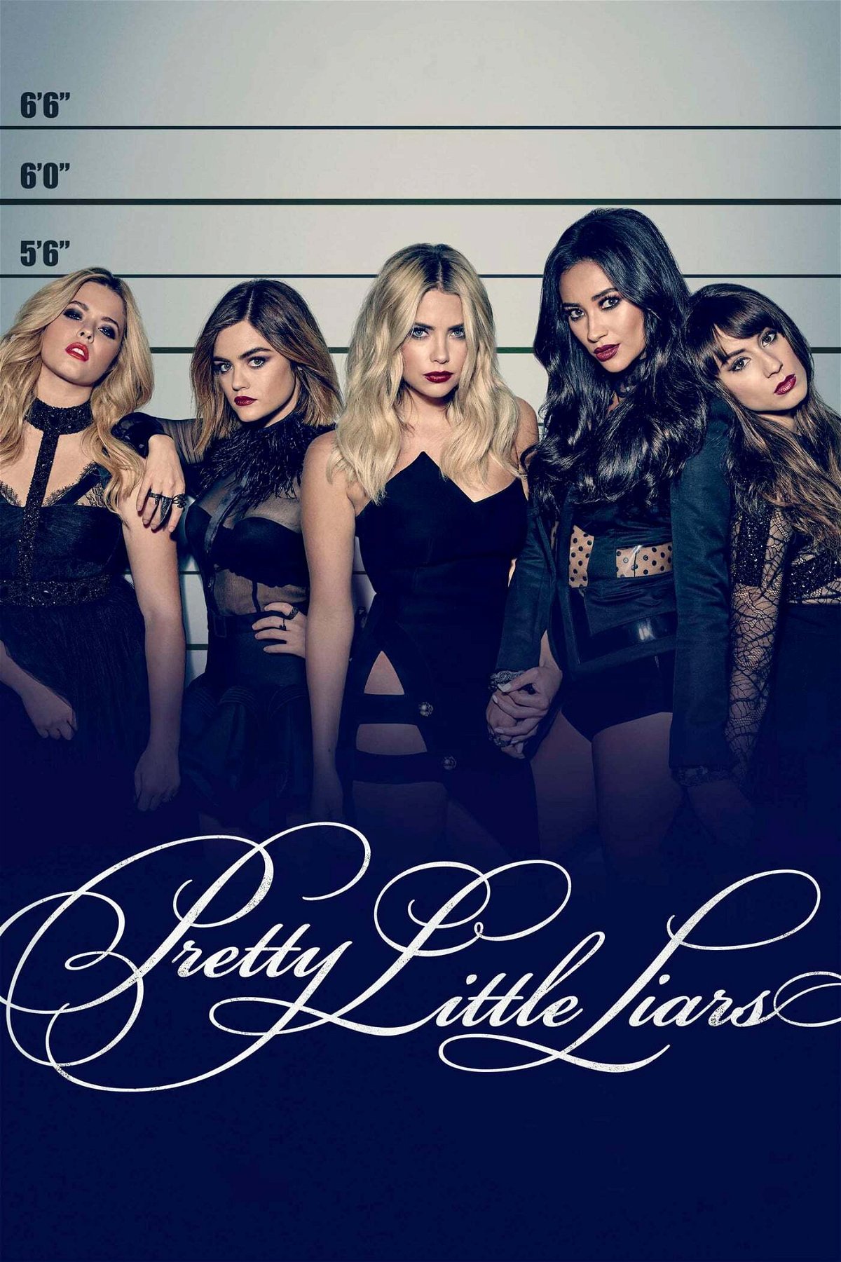 Sasha Pieterse, Lucy Hale, Ashley Benson, Shay Mitchell e Troian Bellisario nel poster di Pretty Little Liars