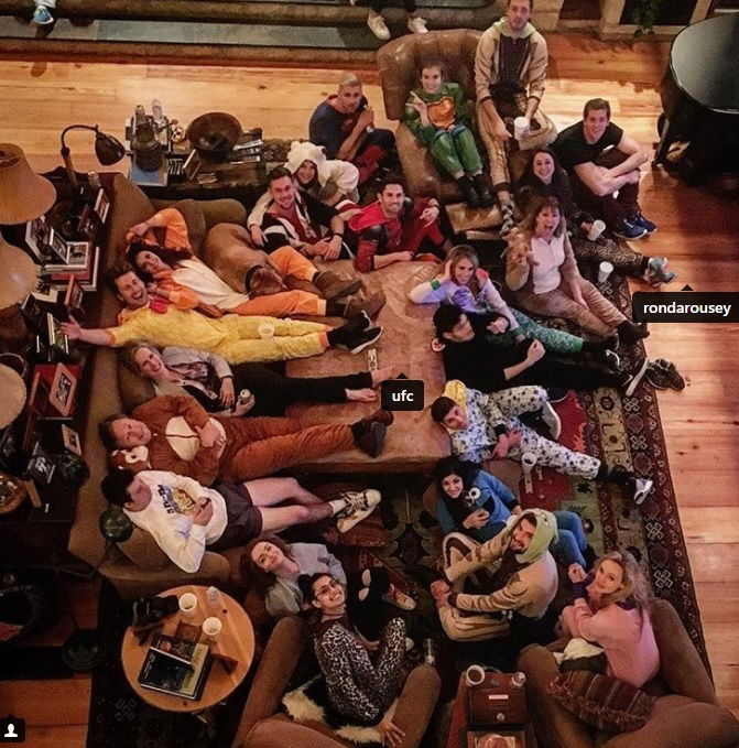 Clicca per vedere l'immagine originale Capodanno fra amici per Glen e Nina