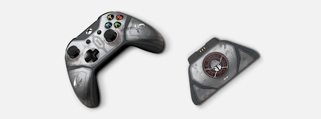 The Mandalorian: a sinistra il controller Wireless per Xbox One, a destra lo stand per la ricarica