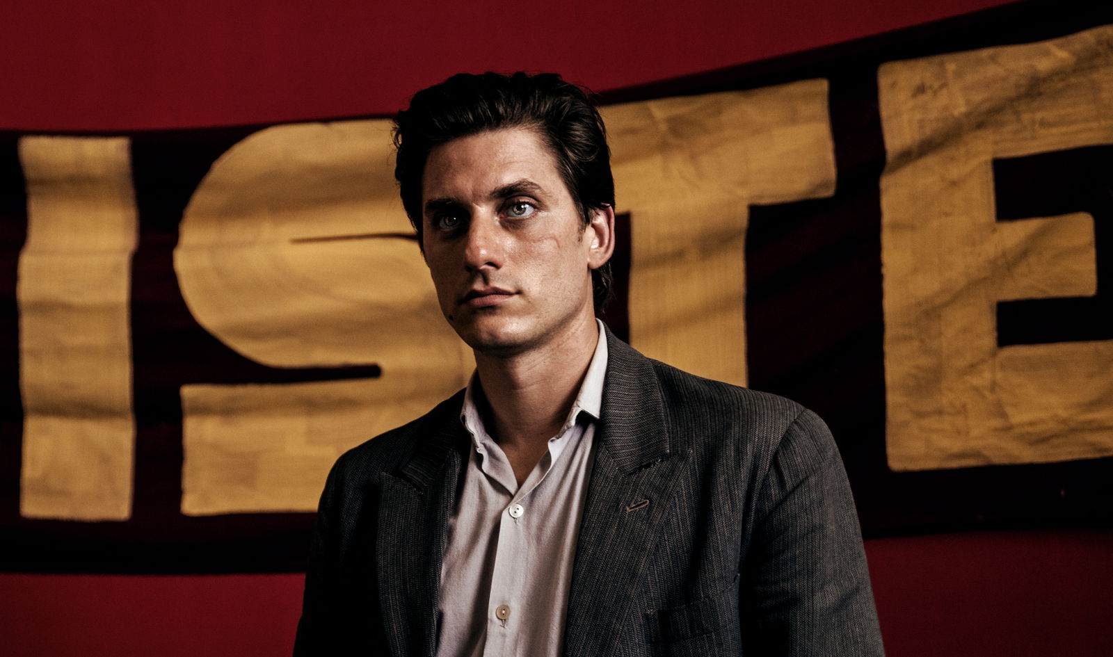 Clicca per vedere l'immagine originale Luca Marinelli in Martin Eden