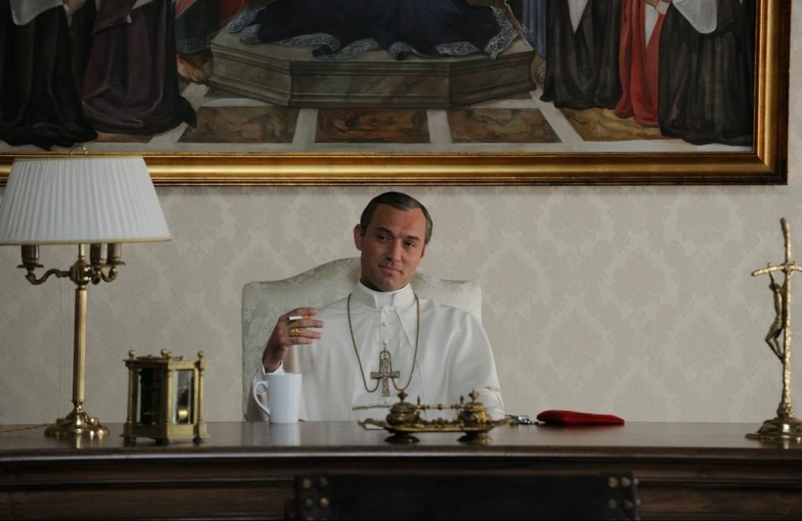 Jude Law è Lenny Belardo in The Young Pope