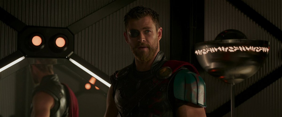 Thor conversa con Loki en el final de Thor: Ragnarok