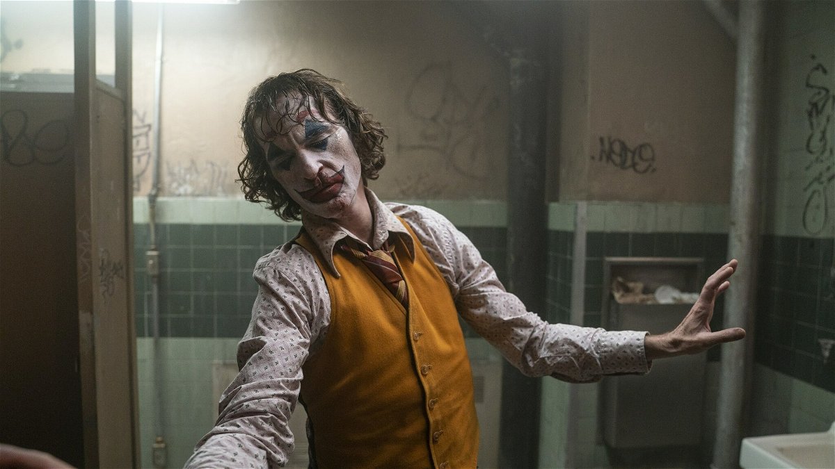 Joaquin Phoenix in una scena del film Joker