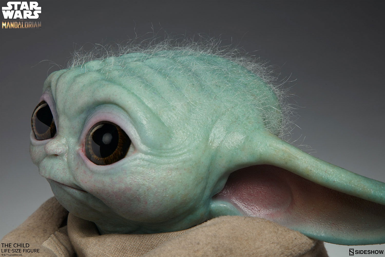 Clicca per vedere l'immagine originale Baby Yoda scala 1:1 capelli reali