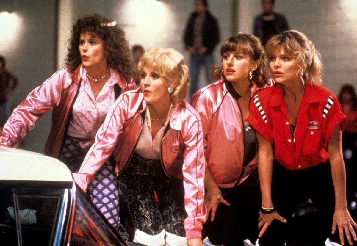 Una scena con le Pink Ladies in Grease 2