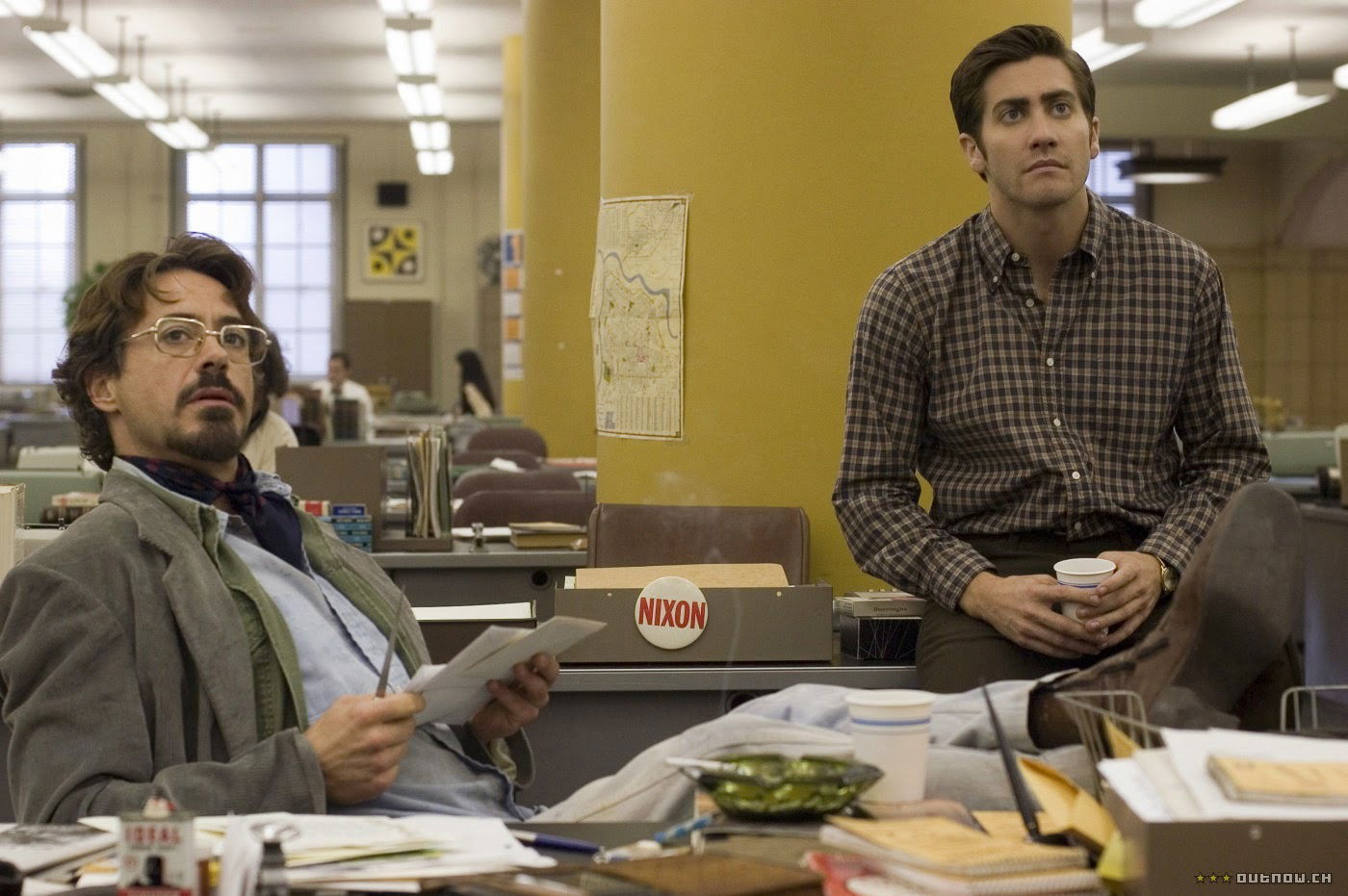 Clicca per vedere l'immagine originale Robert Downey Jr. e Jake Gyllenhaal sul set di Zodiac