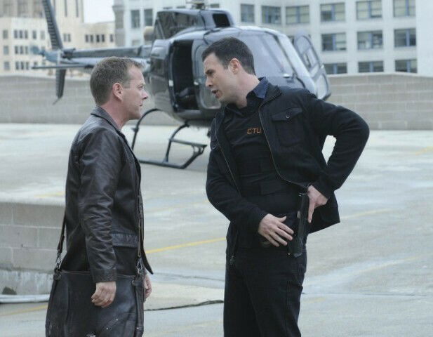 Clicca per vedere l'immagine originale Jack Bauer e Cole Ortiz di 24
