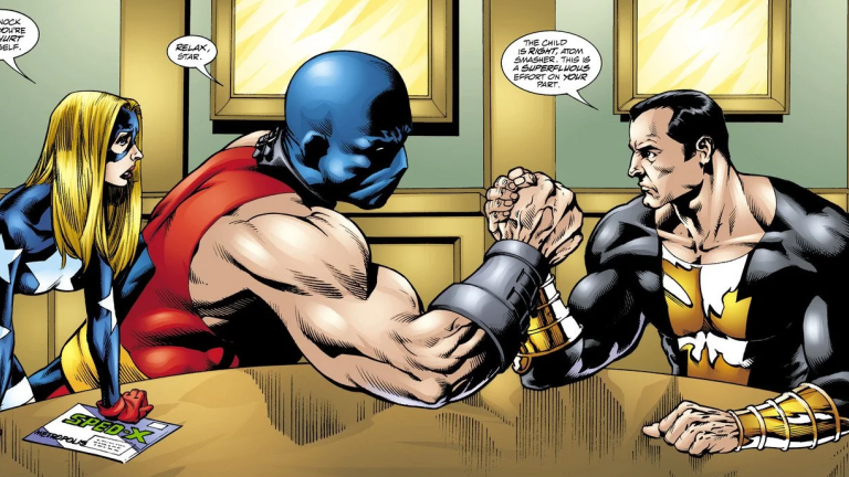 Black Adam y Atom Smasher luchan con los brazos