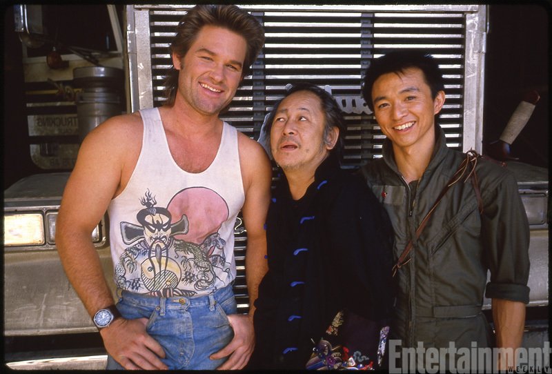 Kurt Russell e gli altri protagonisti del film in una foto inedita dal backstage di Grosso Guaio a Chinatown