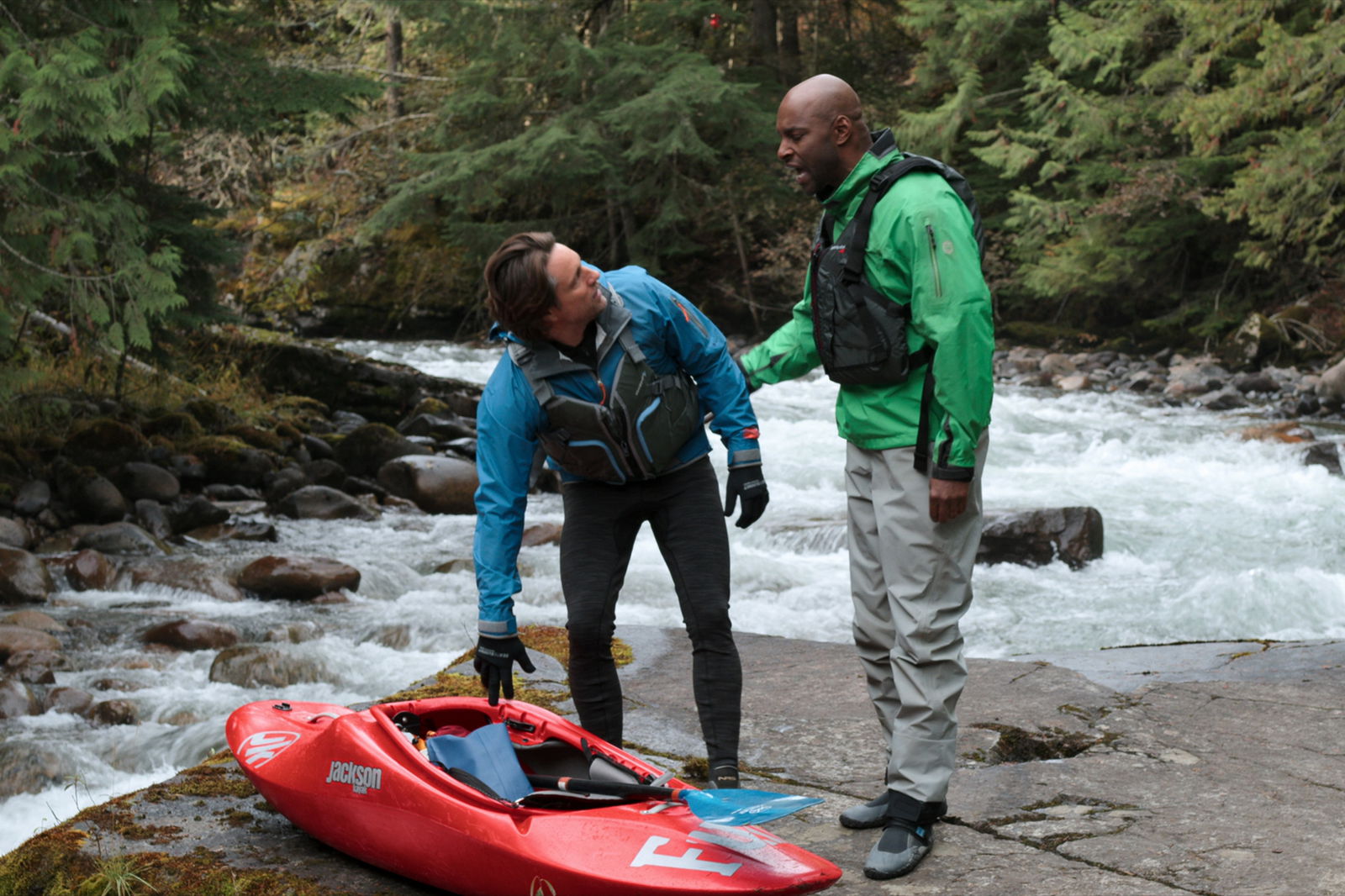 Virgin River Jack e Preacher in canoa