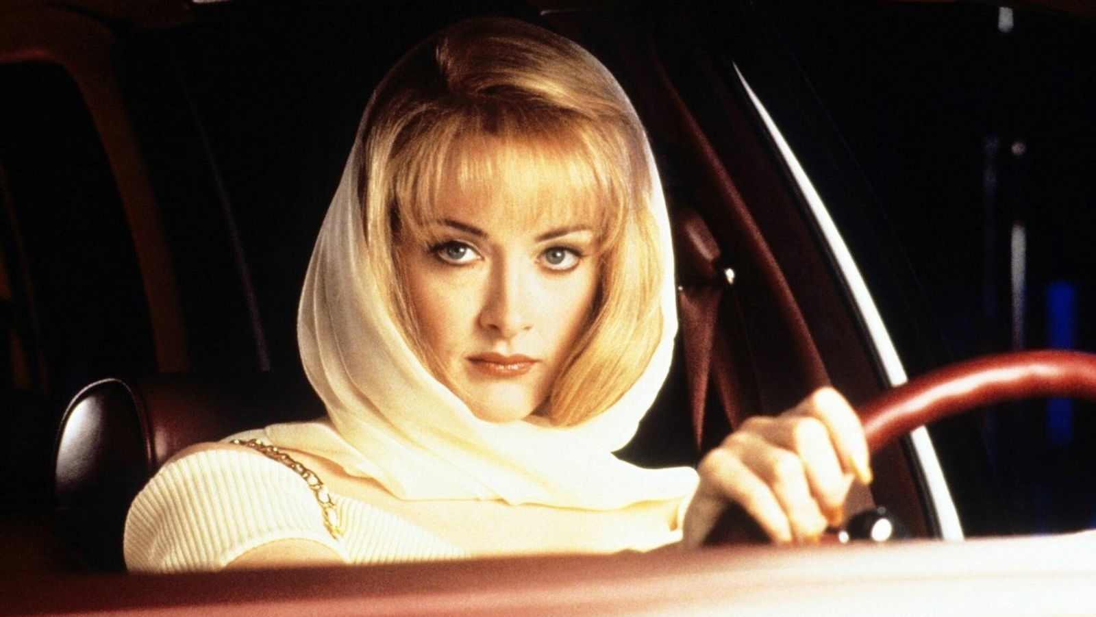 Joan Cusack è Debbie Jellinsky Addams