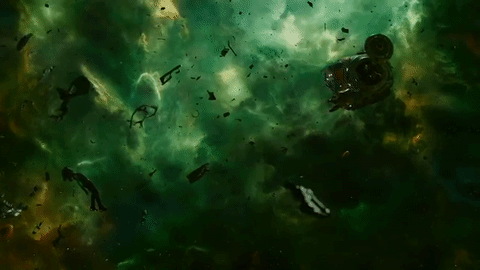 Quill si fionda a salvare Gamora in una scena di Guardiani della Galassia