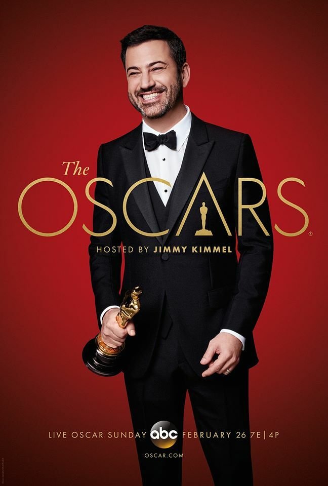 Jimmy Kimmel con in mano un Oscar