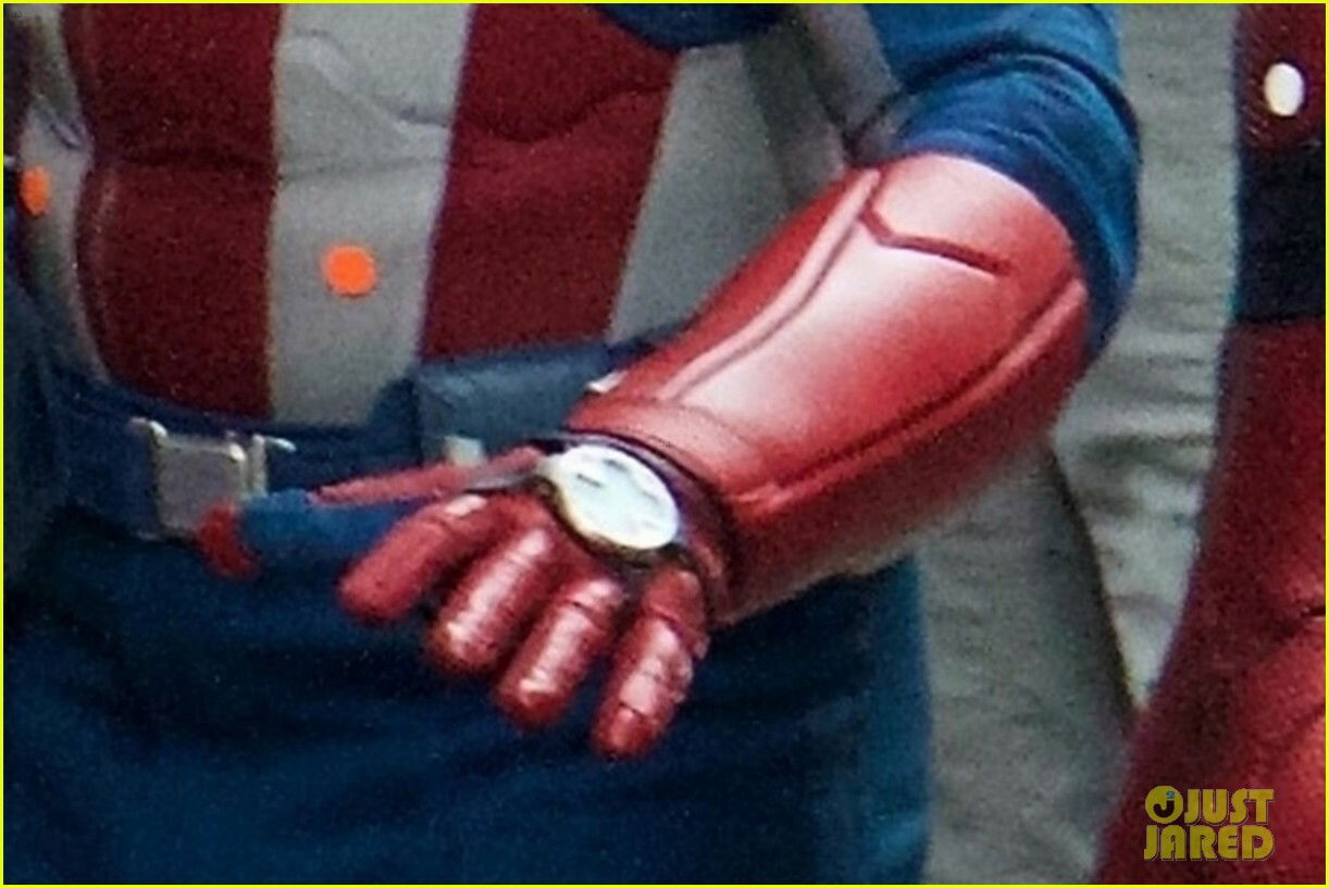Strani dispositivi sul costume di Captain America