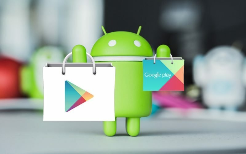 L'androide di Google con il logo del Play Store