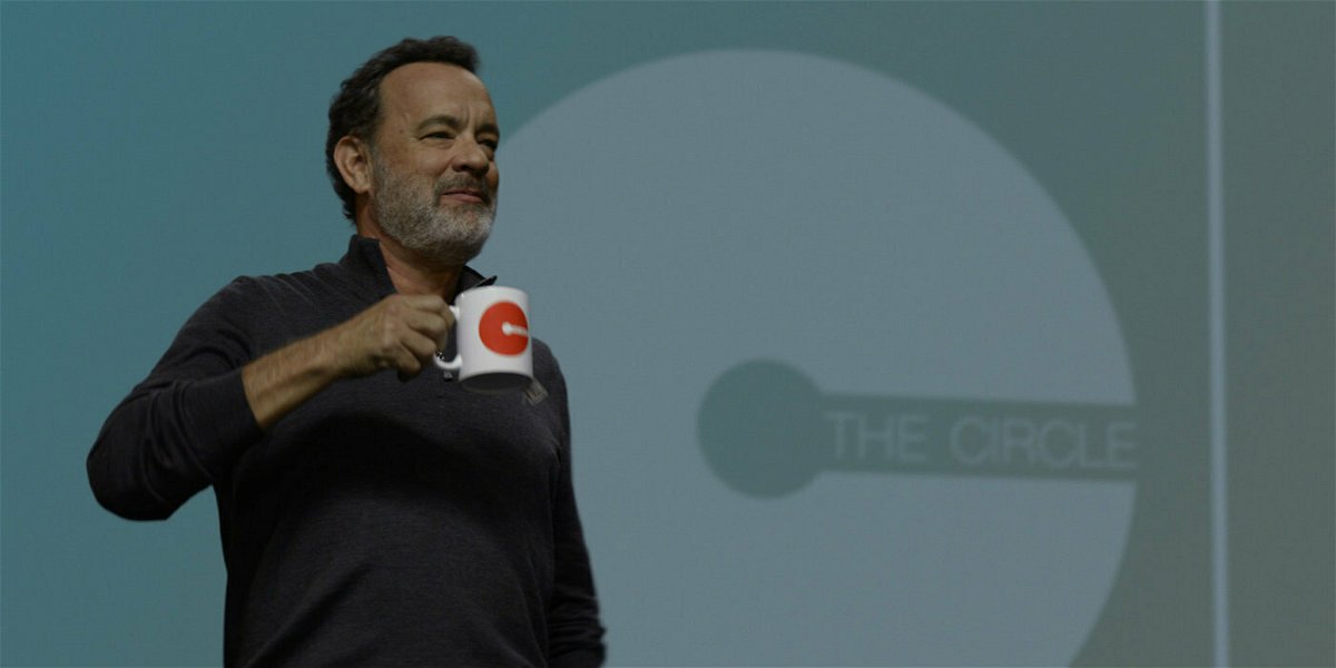 The Circle, la recensione del thriller distopico con Tom Hanks