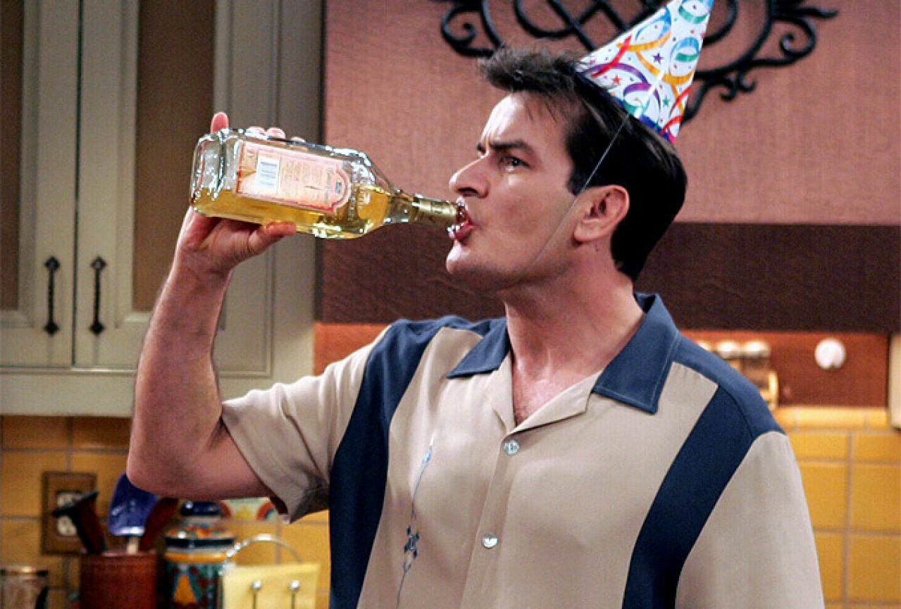 Clicca per vedere l'immagine originale Due uomini e mezzo: Charlie Harper