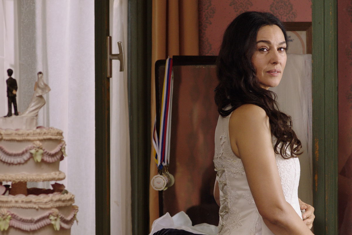 Clicca per vedere l'immagine originale Monica Bellucci in una scena di Sulla Via Lattea