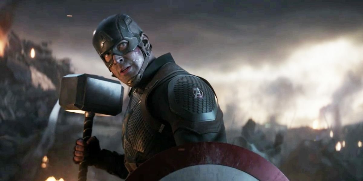 Captain America solleva il martello in Avengers: Endgame