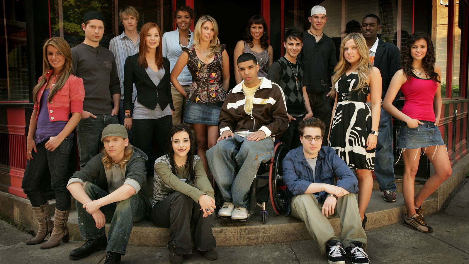 Clicca per vedere l'immagine originale Il cast di Degrassi: The Next Generation