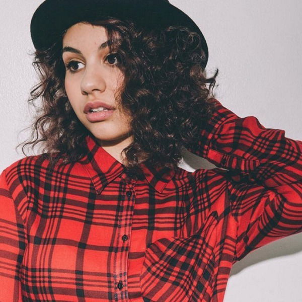 Clicca per vedere l'immagine originale Alessia Cara canta il brano portante di Oceania