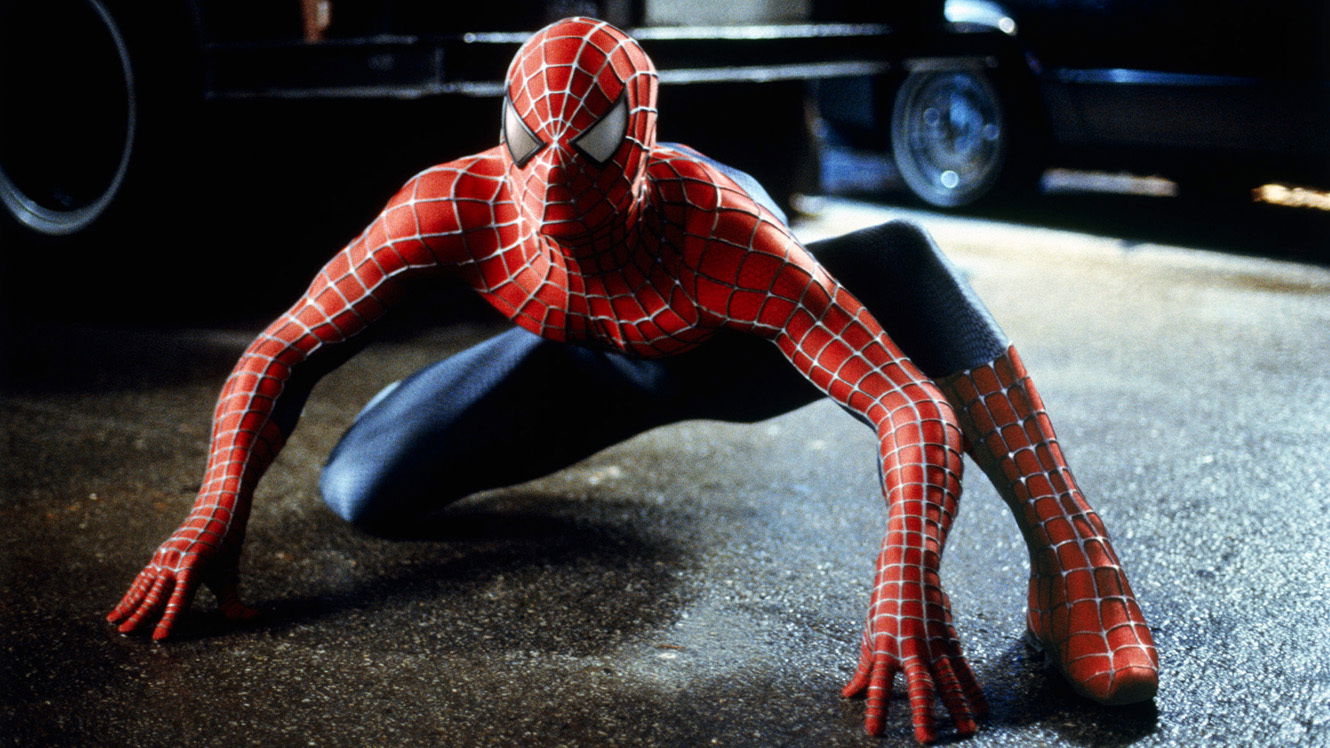 Το κοστούμι που χρησιμοποιήθηκε στο Spider-Man του 2002 είναι τώρα διαθέσιμο στο Marvel's Spider-Man για PS4 Φωτογραφία από το σετ του Spider-Man του 2002, σε σκηνοθεσία Sam Raimi