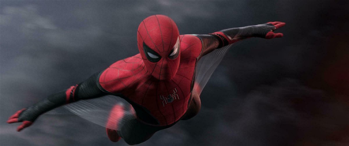 Spider-Man plana grade alla sua nuova tuta