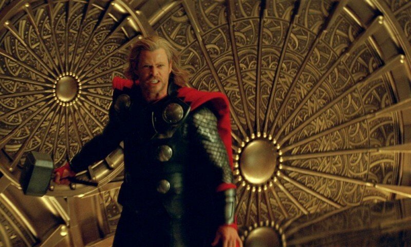 Un'immagine di Thor nel film diretto da Kenneth Branagh