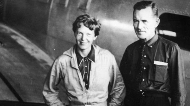 Un primo piano di Amelia Earhart e Fred Noonan