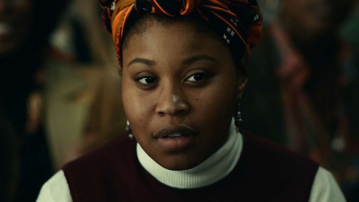 Dominick Fishback nel ruolo di Deborah Johnson Dominick Fishback in una scena di Judas and the Black Messiah