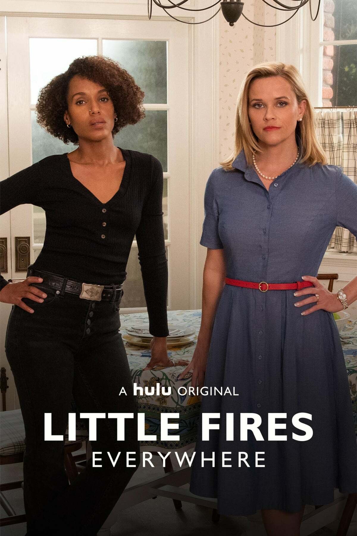 Kerry Washington e Reese Witherspoon nella locandina di Little Fires Everywhere