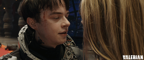Clicca per vedere l'immagine originale Il bacio ne Valerian e la città dei mille pianeti