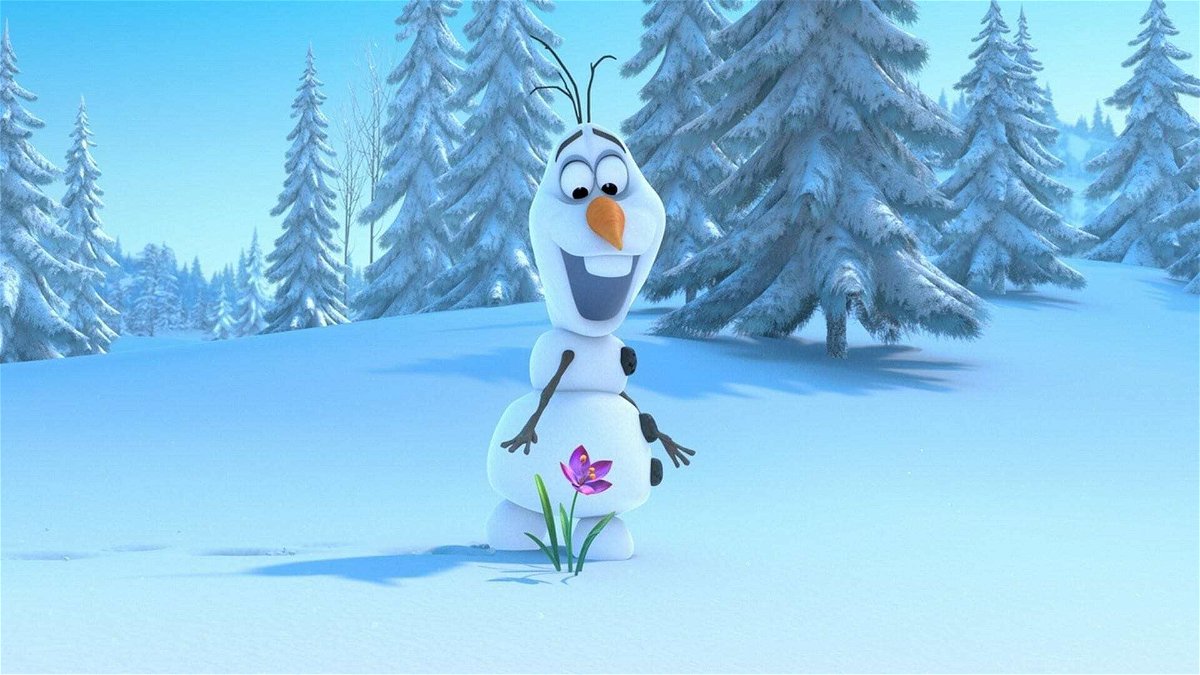 Olaf in una scena di Frozen - Il regno di ghiaccio