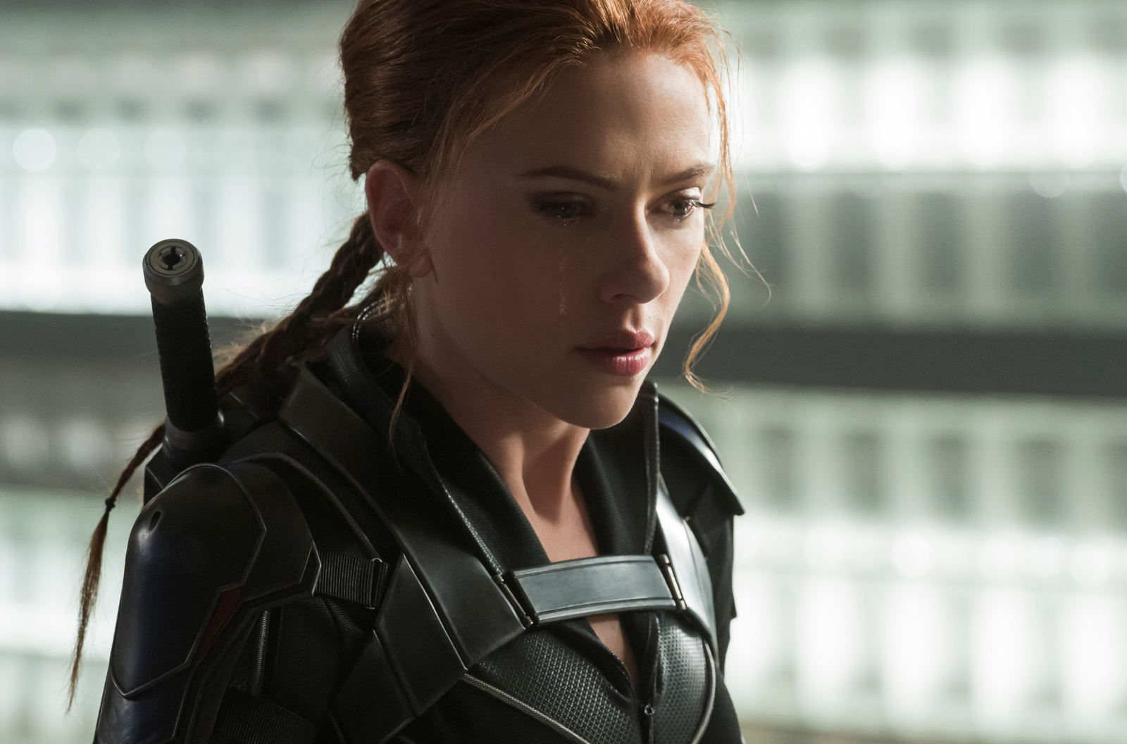 Clicca per vedere l'immagine originale Scarlett Johansson piange