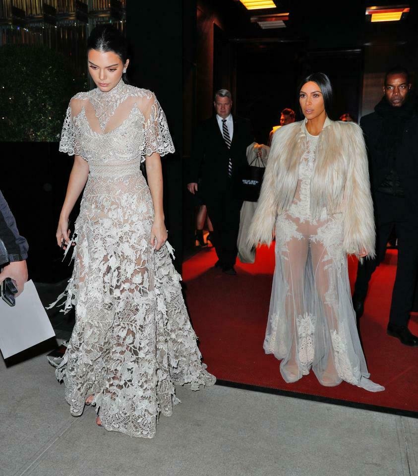 Kim Kardashian e Kendall Jenner in abiti di pizzo sul set di Ocean's Eight
