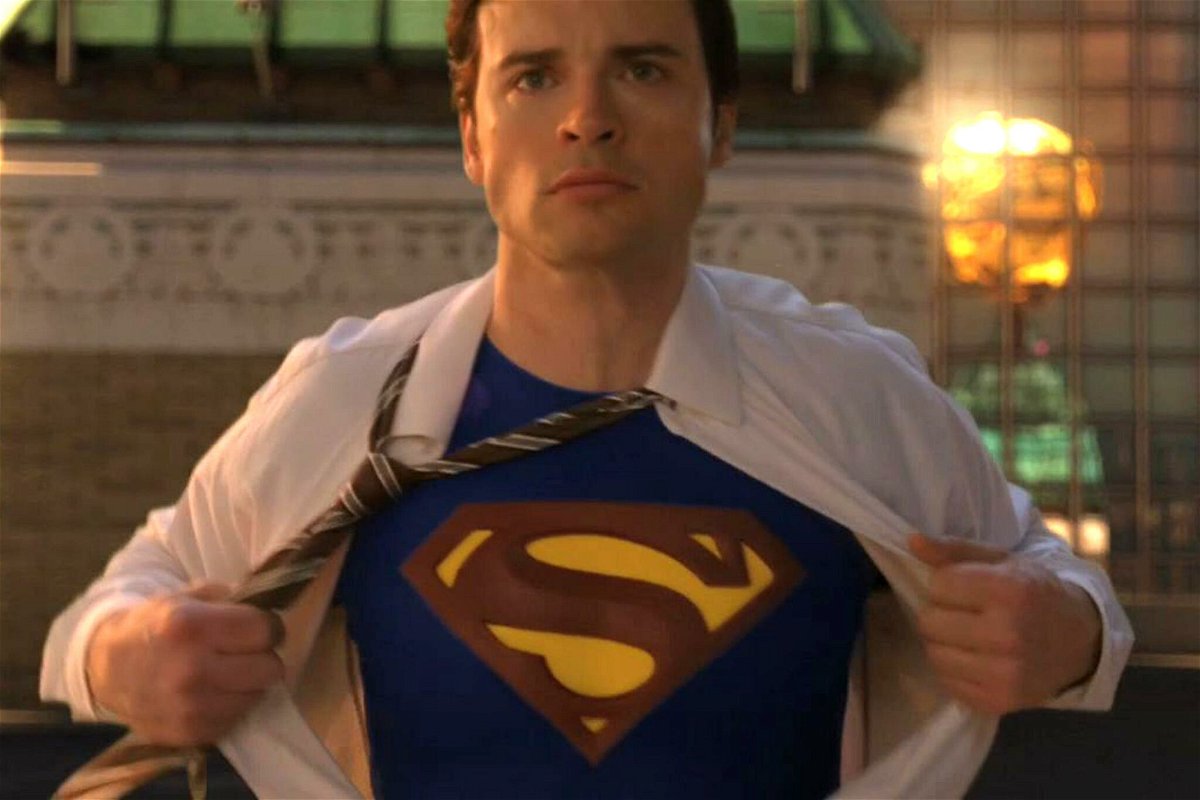 Tom Welling indossa il costume di Superman