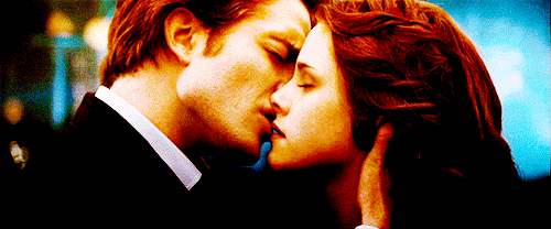 Clicca per vedere l'immagine originale Bacio in Twilight
