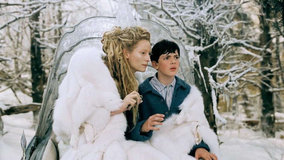 Clicca per vedere l'immagine originale Edmund e la Strega Bianca in una scena del film