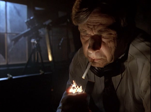 Un'immagine dall'episodio 4x07 I Segreti del Fumatore di X-Files